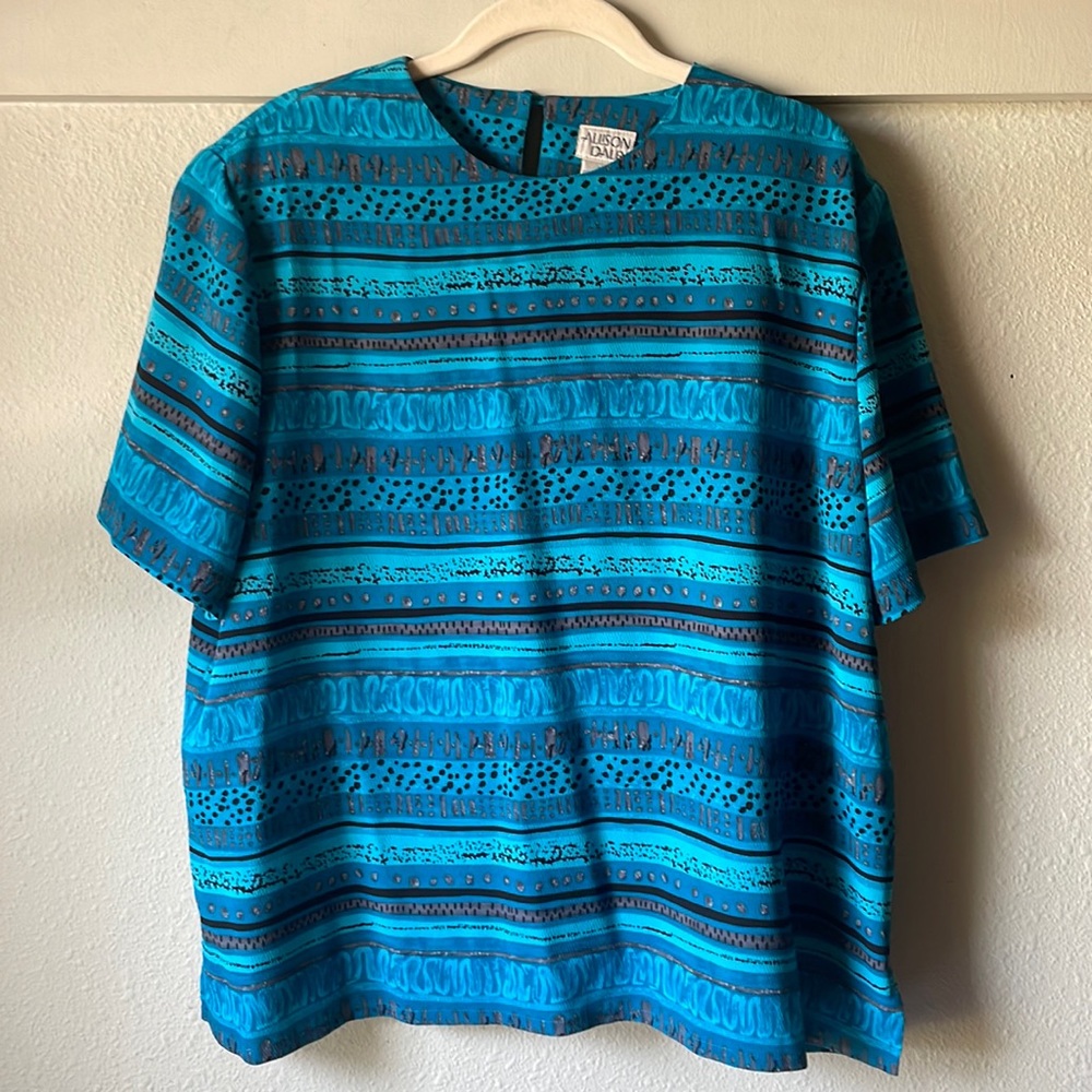 Vintage Allison Daley blue print short sleeve button back blouse